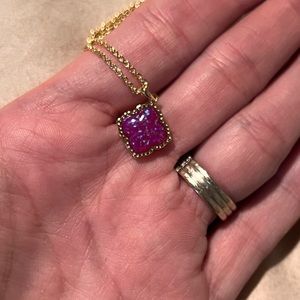 Kendra Scott 	
Mallory Gold Pendant Necklace in Plum Kyocera Opal